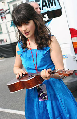 Actress Zooey Deschanel doesn't want you taking pictures or video