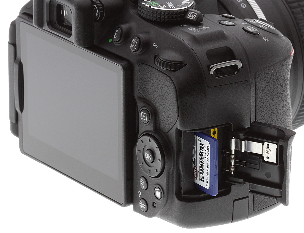 Nikon D5300 128Gメモリーとカバン付き 【公式通販】