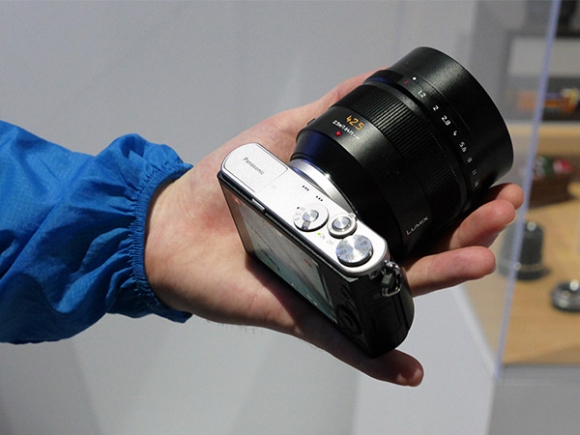 Hands-on with the new Panasonic Leica DG Nocticron 42.5mm f/1.2