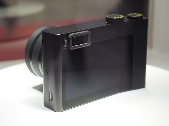 The coolest new camera? Meet Zeiss ZX1: All the swipes, slides