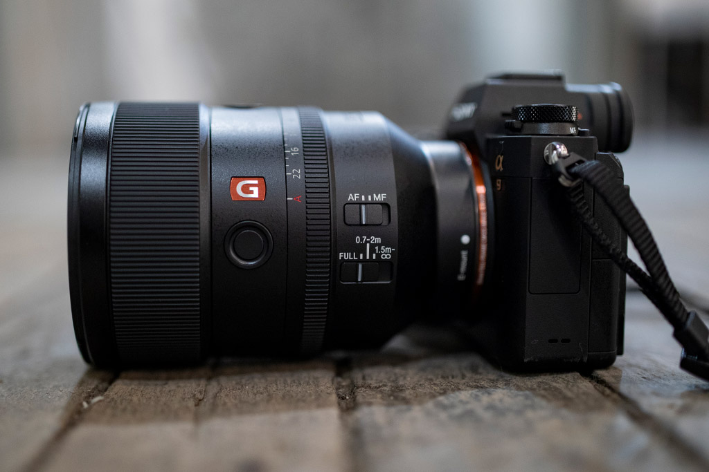 KAY51様 Sony 135mm f1.8 GM sel135f18gm Amazon.com : Sony FE 135mm F1.8 GM (SEL135F18GM) Lens Bundle with