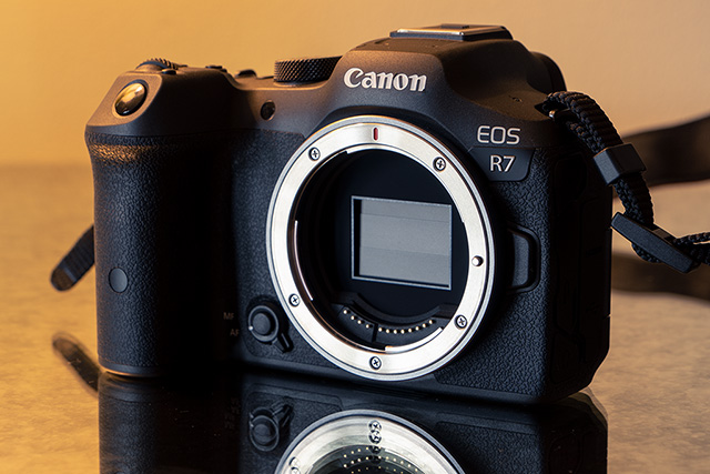 Canon EOS R7 Review: Preview -- Product Image