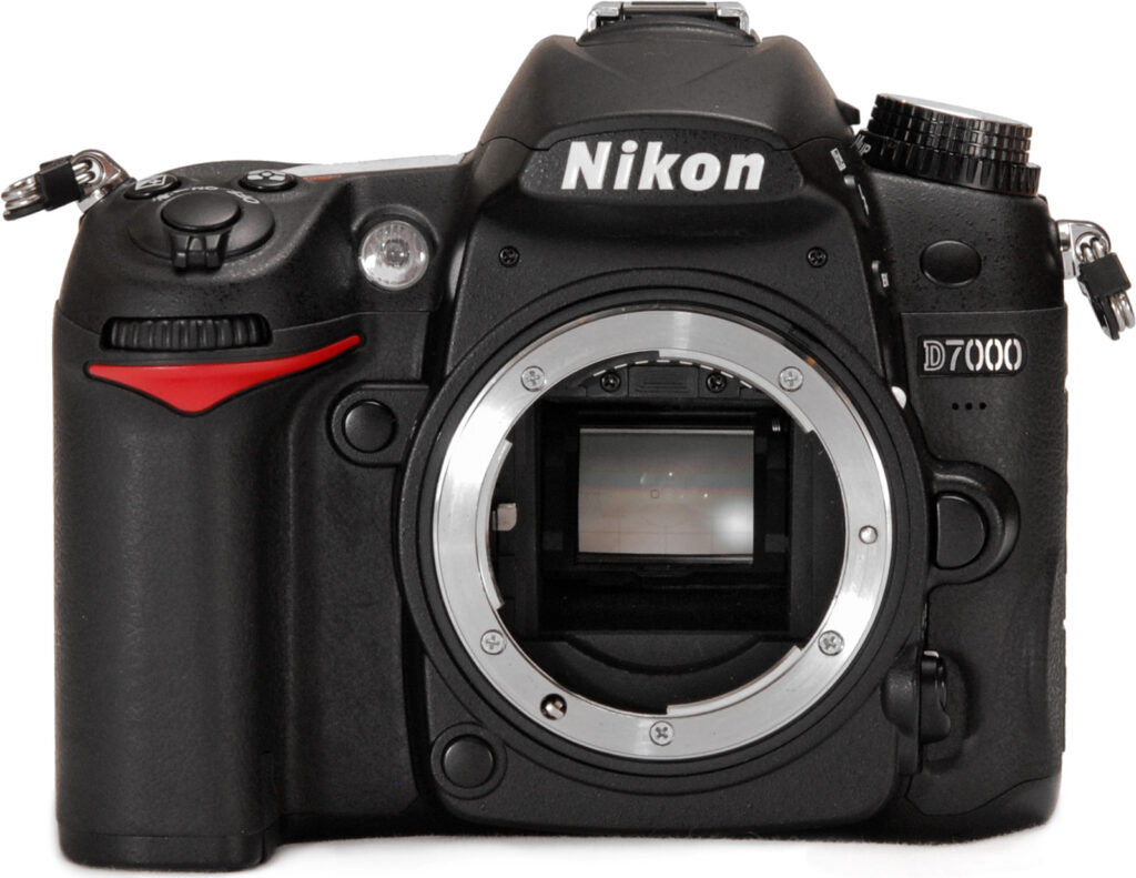 Nikon - NIKON D7000 &amp; AF-S 18-200 VR 新同/2100ショット Amazon.com : Nikon D7000 DX-Format CMOS Digital SLR Kit with