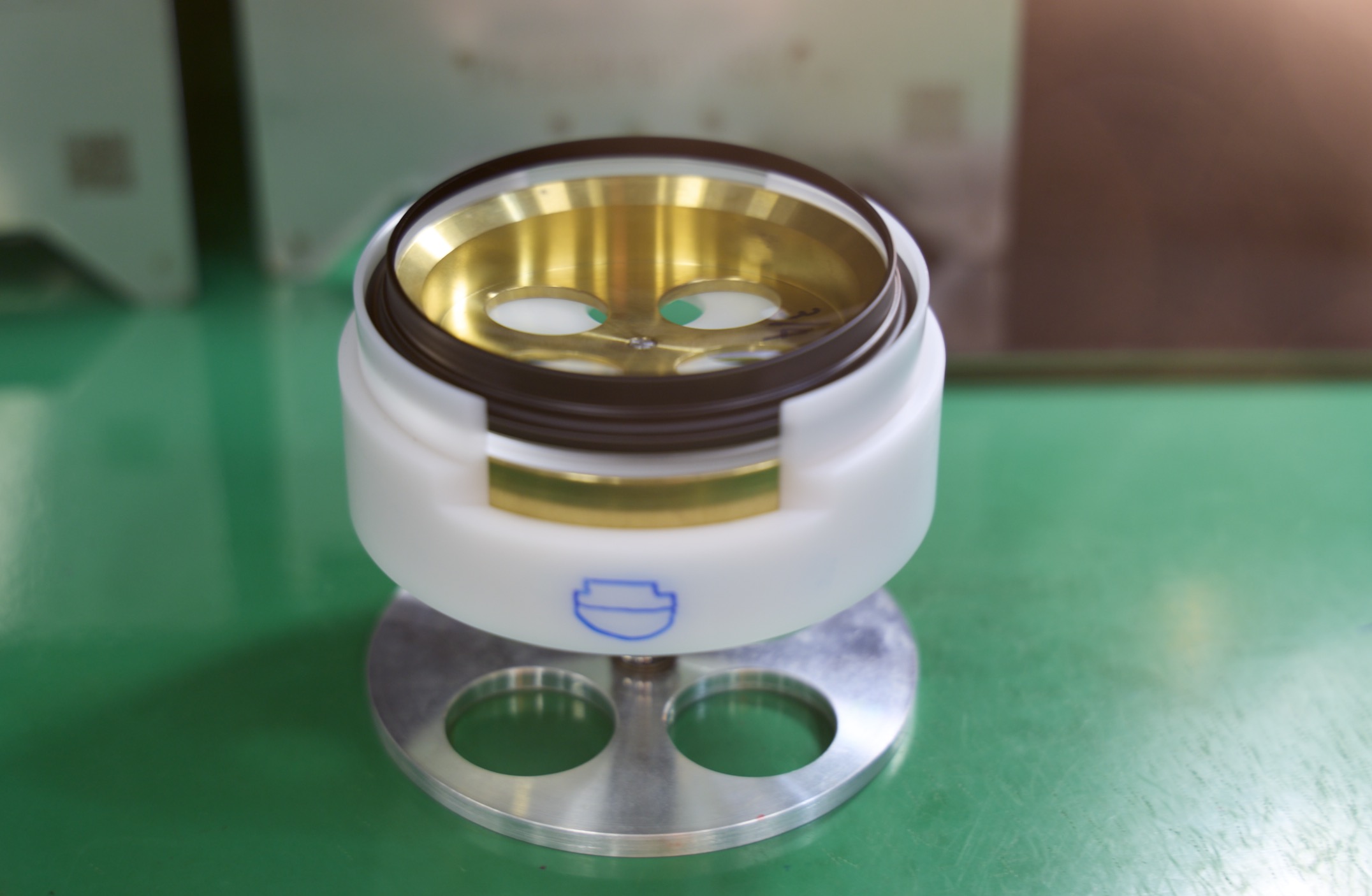 A mechanical piece that fits lenses into housings?