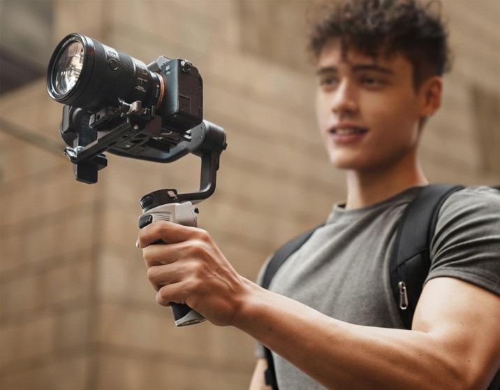 ZHIYUN 3-Axis Camera Gimbal Plummets Below $200 Thanks to This Amazon Deal