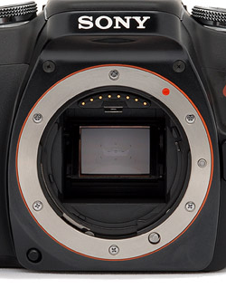 Strong bezel: Made for heavier lenses, it also seems to give the body greater stiffness. Note