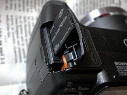 Sony Cyber-shot DSC-H5 Overview image 8