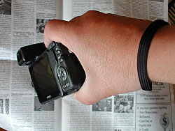 Sony Cyber-shot DSC-H5 Overview image 3