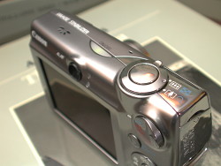 Canon PowerShot SD800 IS Overview image 2