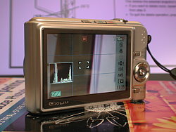Casio EXILIM ZOOM EX-Z1000 Design image 4