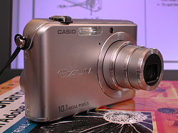 Casio EXILIM ZOOM EX-Z1000 Design image 1