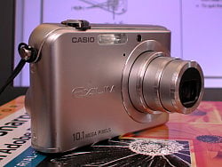 Casio EXILIM ZOOM EX-Z1000 Design image 1