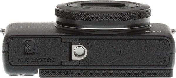 Canon G7 X review -- Bottom view