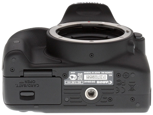 Canon SL1 review --  Bottom view