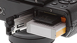 Fuji X30 review -- battery and card compartment