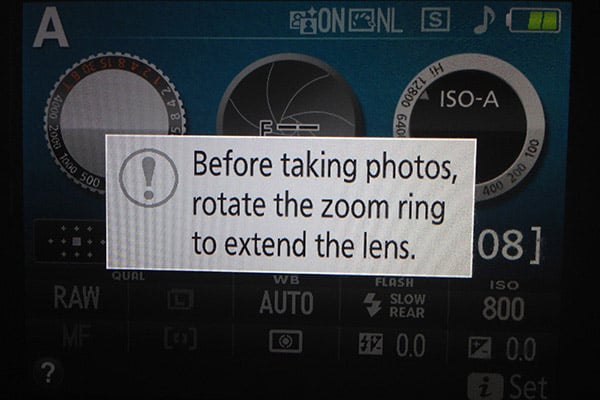 Nikon D3300 Review -- Screenshot reminder to extend the lens