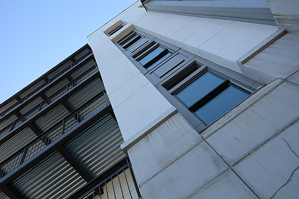 Although, the 18-105mm kit lens isn't famous for distortion-free images, it still did a decent job.