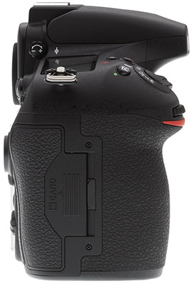 Nikon D810 Review -- Right view