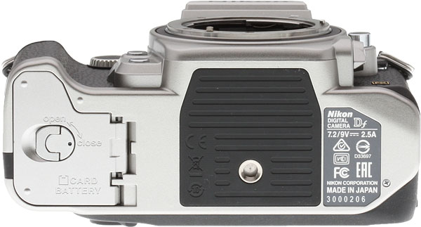 Nikon DF Review -- Bottom view