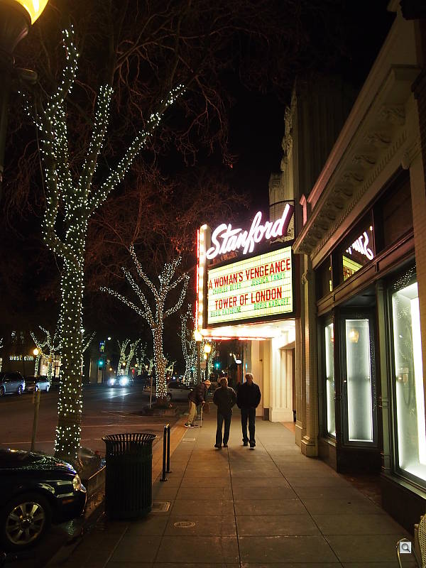 Low-light shooting: The E-PL5 did a great job shooting outdoors at night at high ISO settings,