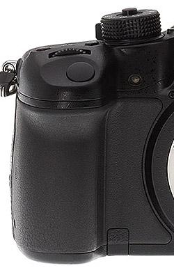 Panasonic GH4 Review -- grip