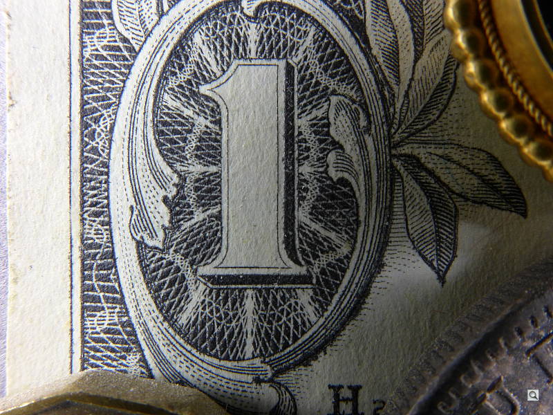 Macro, f/8