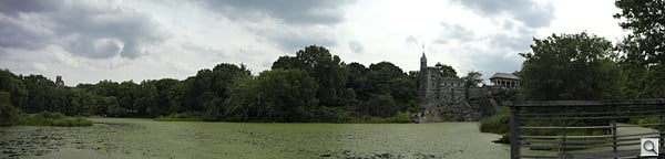 Panoramic park . The NX20's Panorama mode is familiar if you've tried the same feature on
