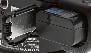 Sony A5100 Review -- Battery compartment